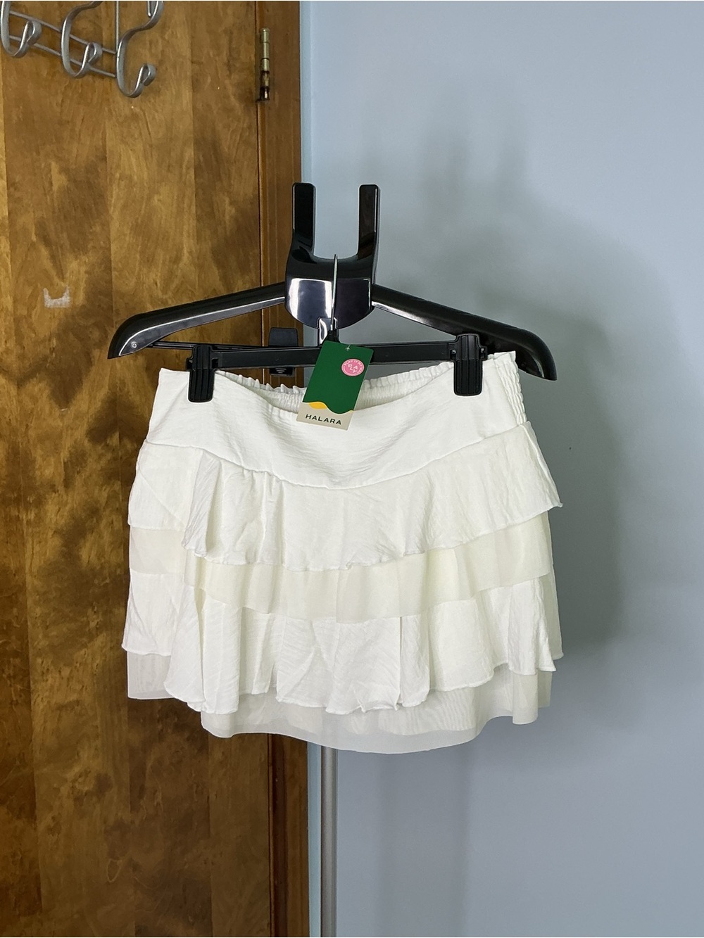 HALARA White Tiered Ruffle Mini Skirt